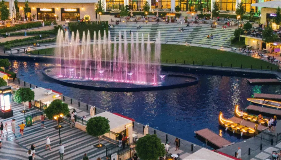 Wieczorny pokaz w Land of Legends photo 2